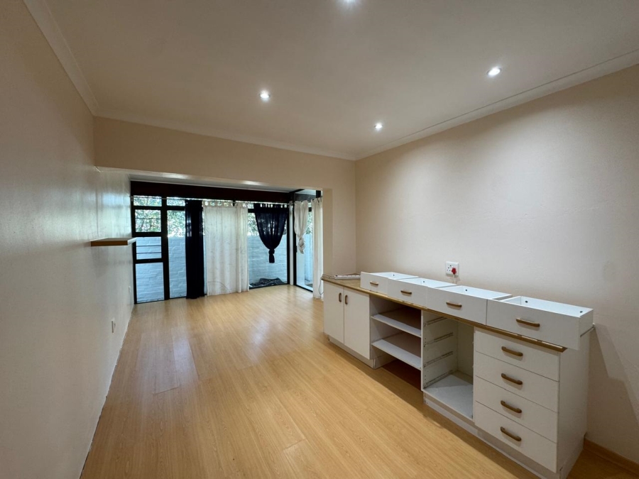 To Let 6 Bedroom Property for Rent in Table View Western Cape